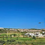 Penthouse In Azahar De Estepona, 2km From Azata Golf דירה