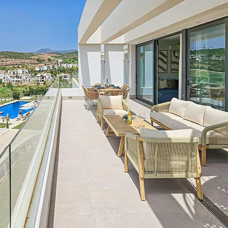Penthouse In Azahar De Estepona, 2km From Azata Golf