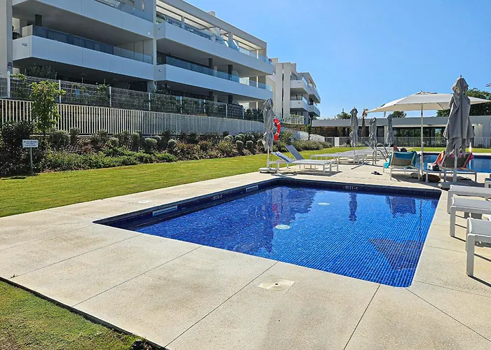 Penthouse In Azahar De Estepona, 2km From Azata Golf Estepona