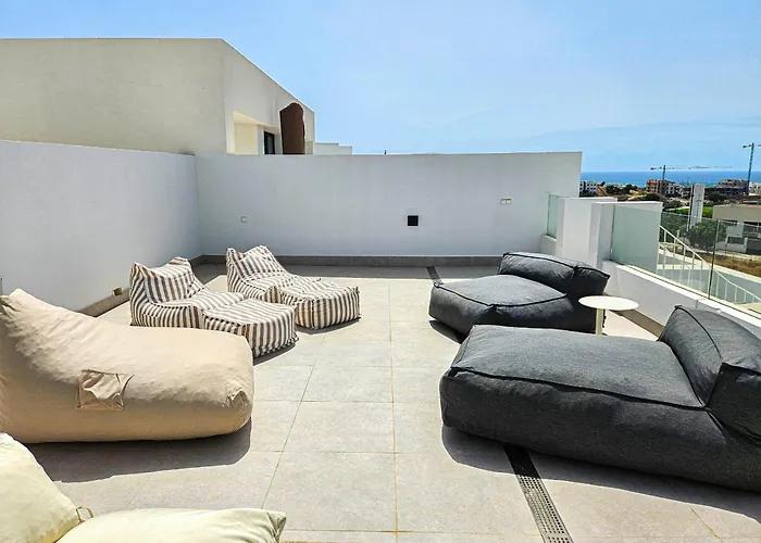 Penthouse In Azahar De Estepona, 2km From Azata Golf *