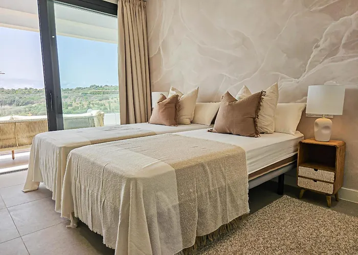 Penthouse In Azahar De Estepona, 2km From Azata Golf *