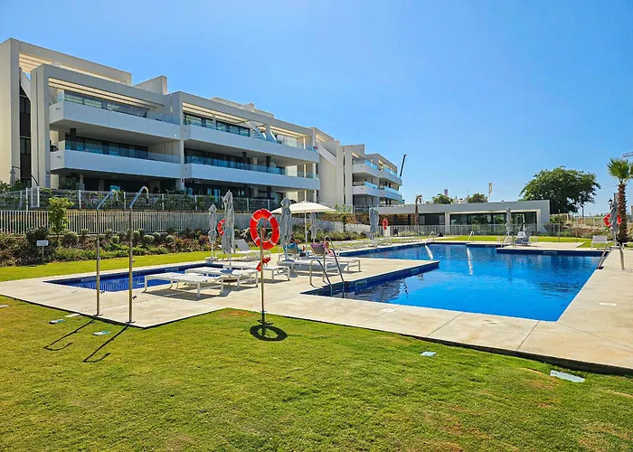 Apartamento Penthouse In Azahar De Estepona, 2km From Azata Golf *