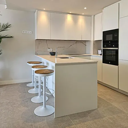 아파트 Penthouse In Azahar De Estepona, 2km From Azata Golf